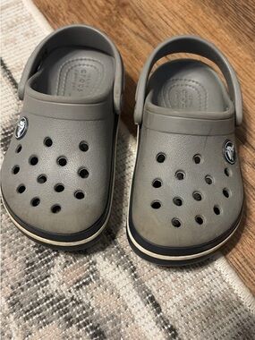 CROCS Two-Tone Gray Clogs with Navy Trim